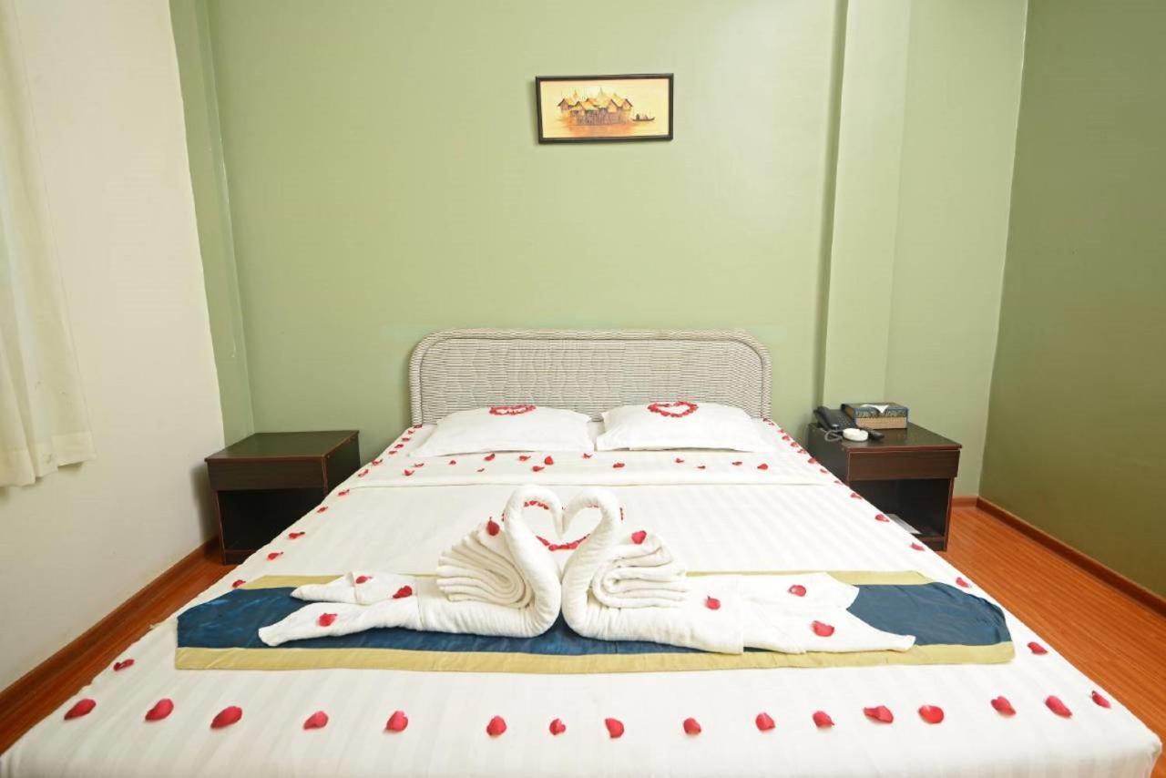 Supreme Hotel Yangon Ngoại thất bức ảnh