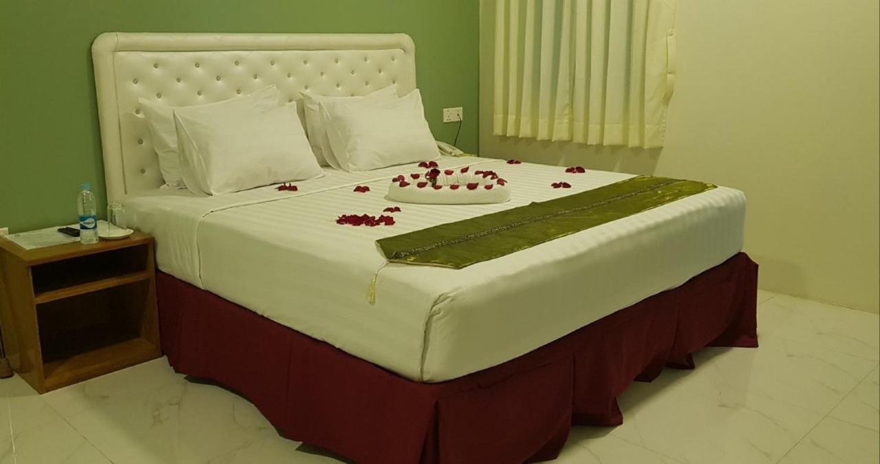 Supreme Hotel Yangon Ngoại thất bức ảnh